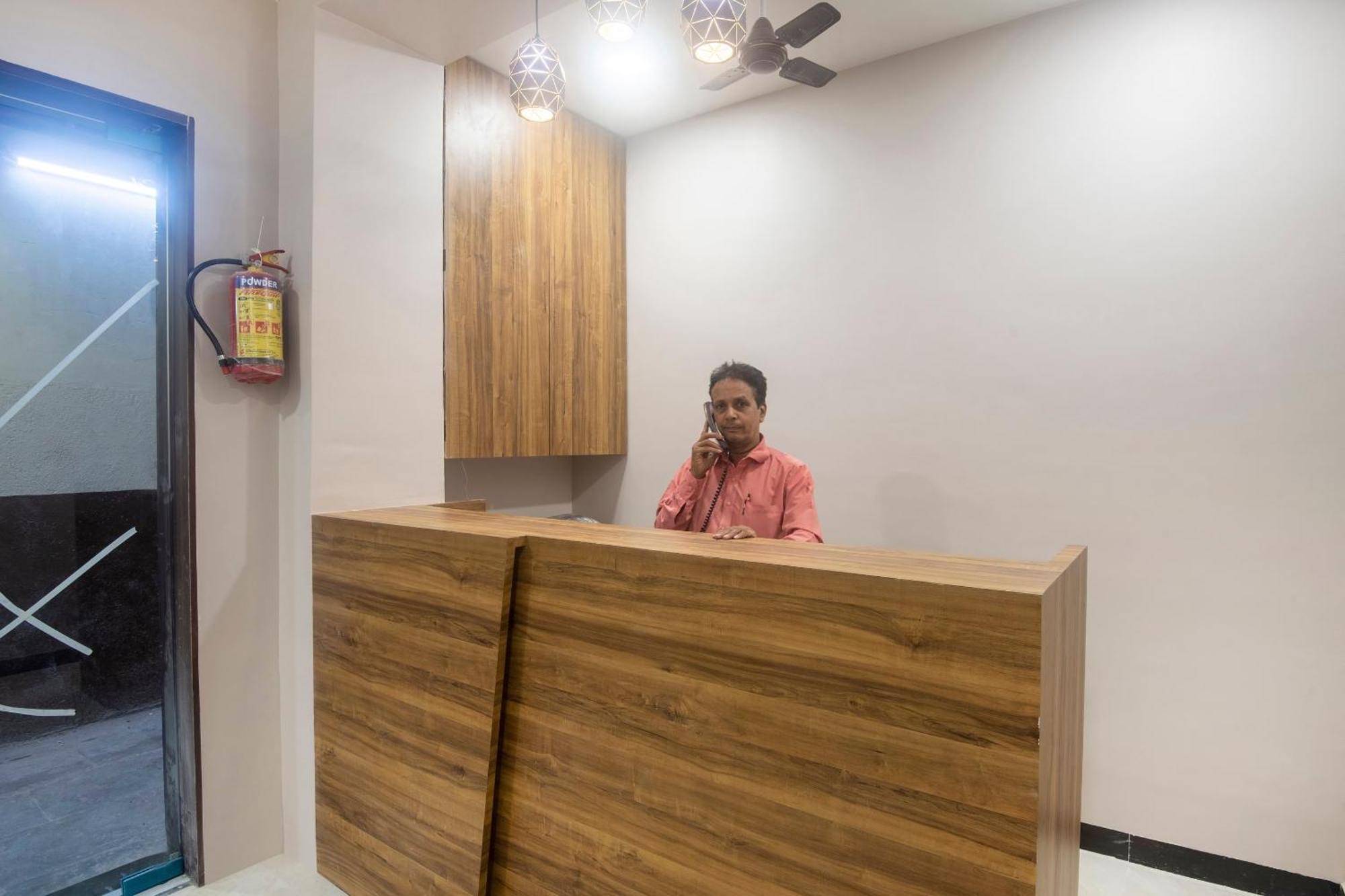 Hotel Blue Executive Near Chhatrapati Shivaji International Airport Мумбай Екстериор снимка