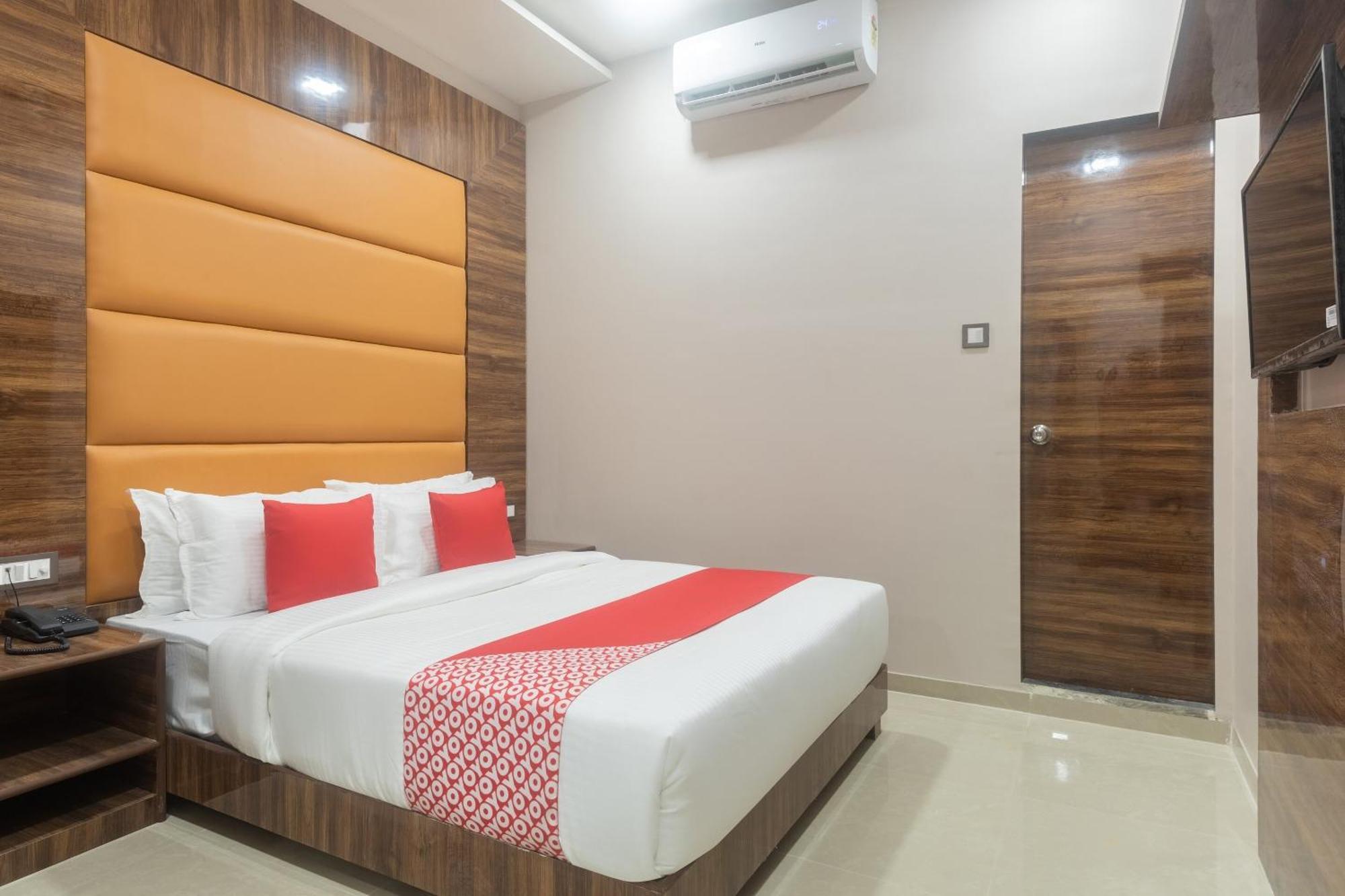 Hotel Blue Executive Near Chhatrapati Shivaji International Airport Мумбай Екстериор снимка