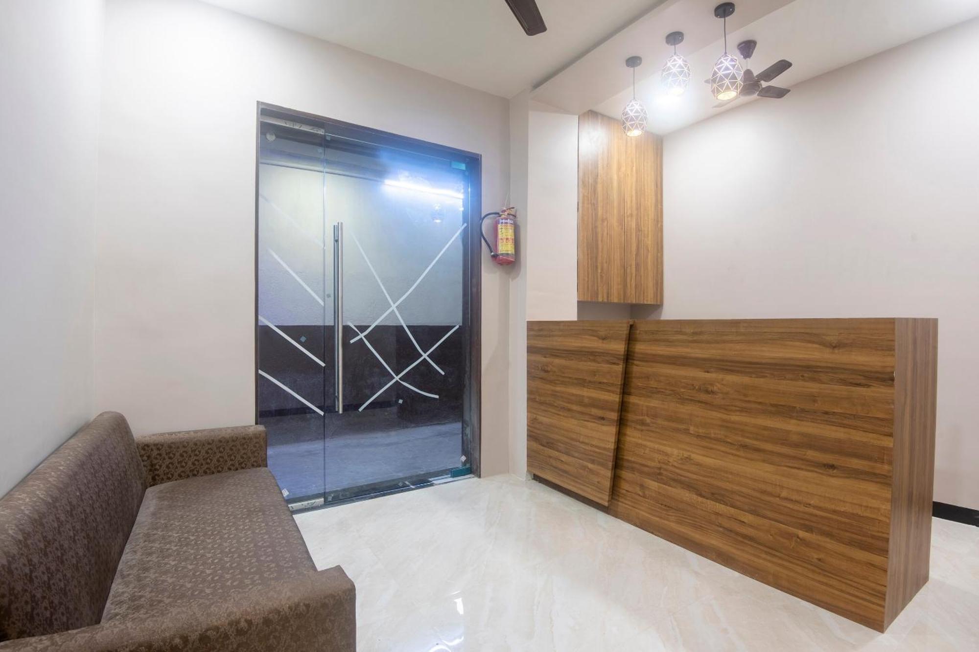 Hotel Blue Executive Near Chhatrapati Shivaji International Airport Мумбай Екстериор снимка