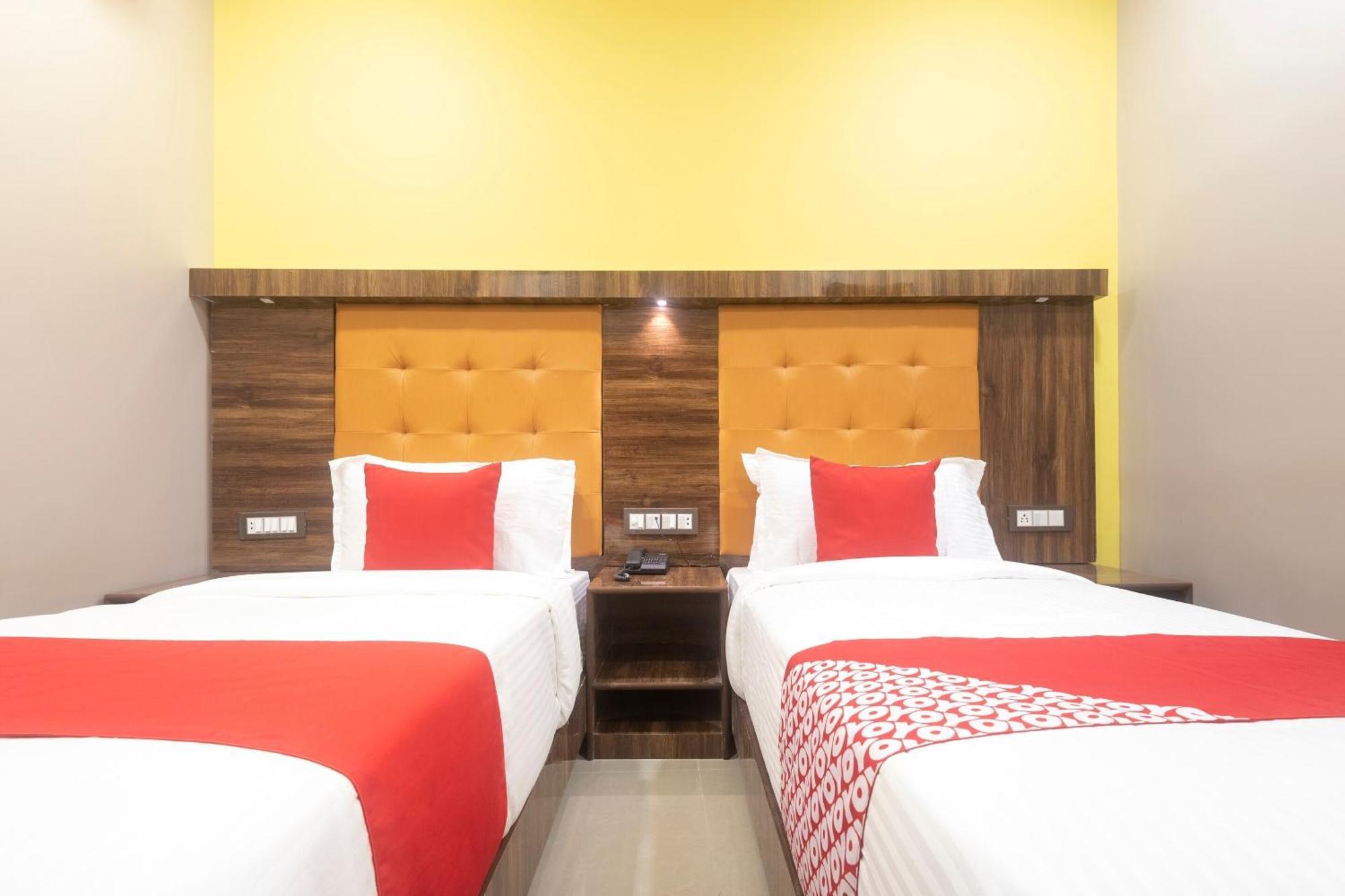 Hotel Blue Executive Near Chhatrapati Shivaji International Airport Мумбай Екстериор снимка